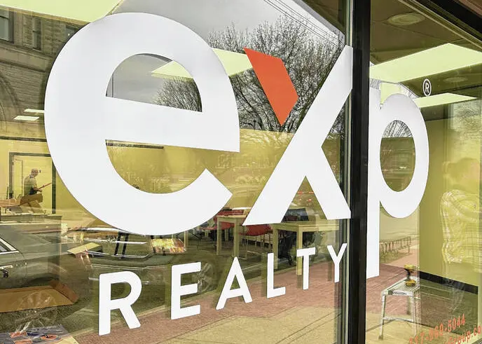 Who Leads the Market in the Transforming Space of Cloud-Modeled Real Estate Services?